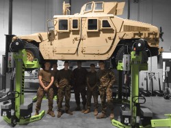 Heavy-Duty Mobile Column Lifts Military High Mobility Multipurpose Wheeled Vehicle HMMWV Humvee