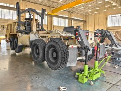 WS-1945 Military Floor Jack Heavy Expanded Mobility Tactical Truck HEMTT
